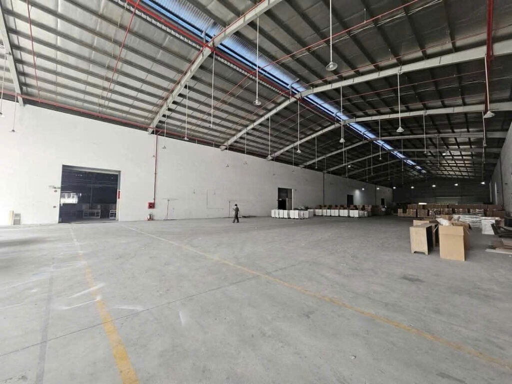 Xưởng KCN Bàu Bàng diện tích 2.900m², có văn phòng, trạm điện 400 KVA. Giá thuê 4.3 USD/m². Bàn giao ngay. LH 0366 632 092