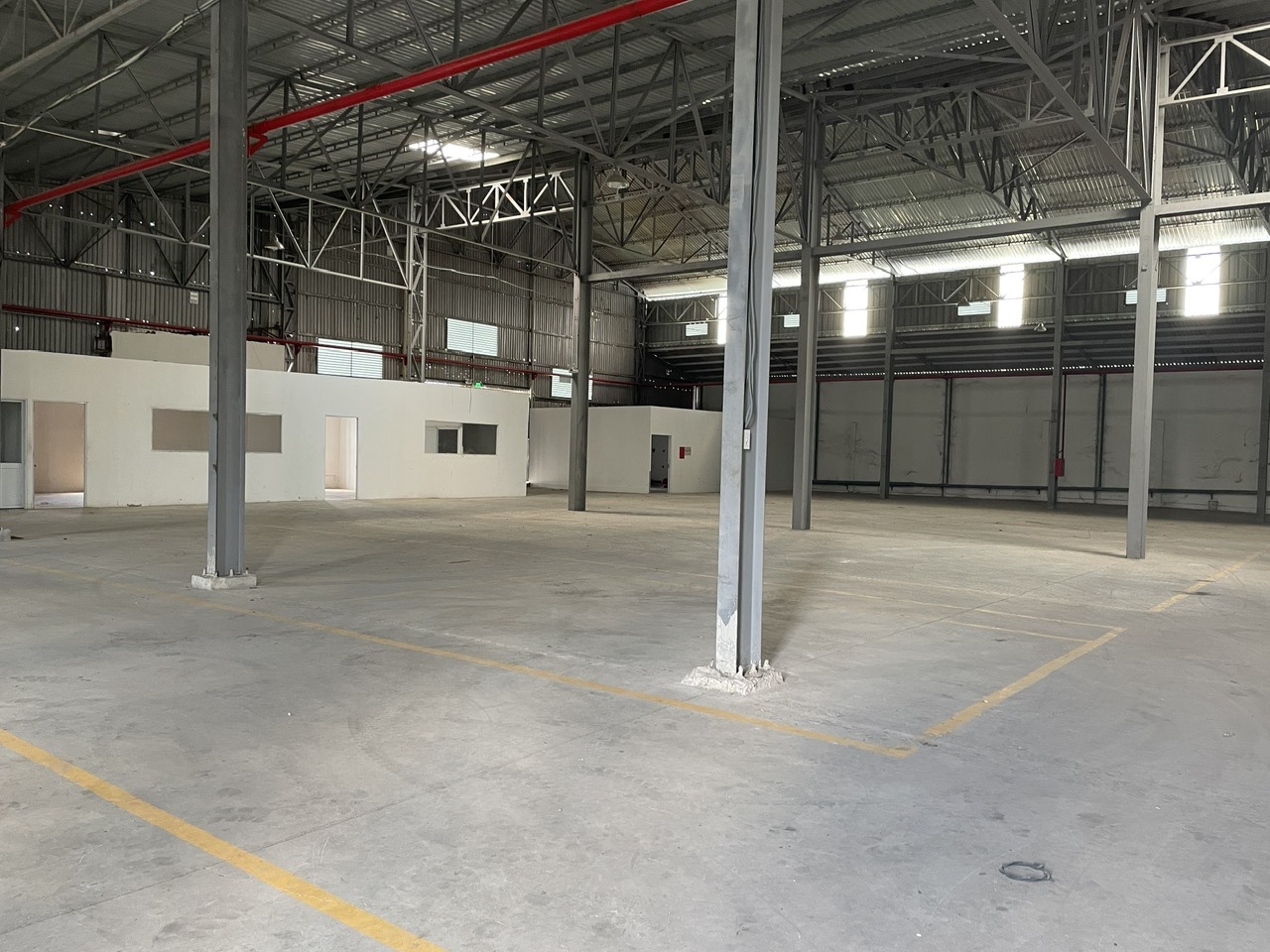 Không gian bên trong xưởng Dĩ An – diện tích 900m² rộng rãi