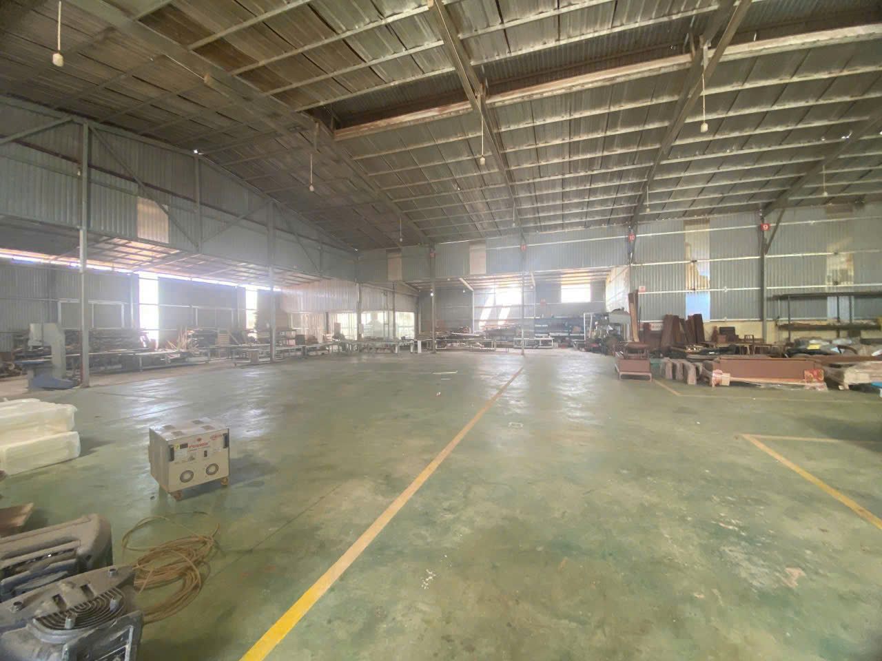 Bán nhà xưởng 2.200m² tại Đồng Nai – đất SKC 3.000m², VP 100m², trạm điện lớn, xe cont ra vào. Giá 20,5 tỷ còn TL. LH 0366632092.
