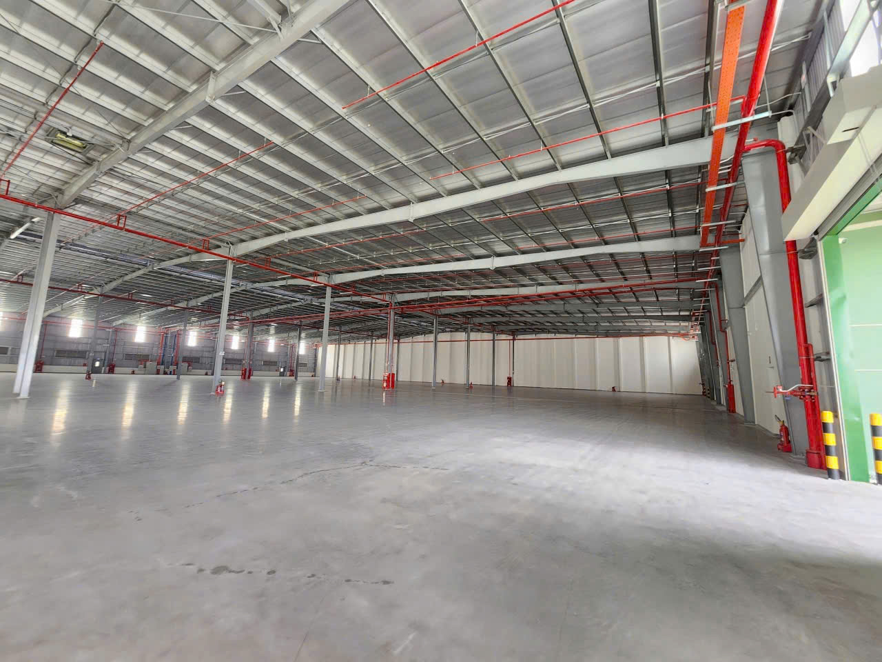 Cho thuê xưởng 5.000m² tại KCN Long An | PCCC hạng C, có CCTV, tải trọng sàn 3 tấn/m², hợp đồng từ 5 năm