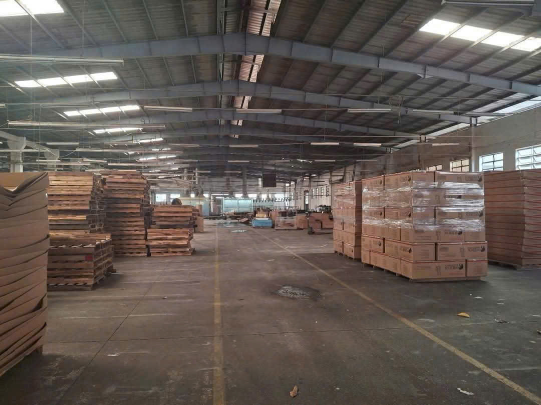 Cho thuê nhà xưởng 10.000m² tại Tân Uyên Bình Dương. Có PCCC tự động, trạm điện 750kVA, xe container ra vào thuận tiện.
