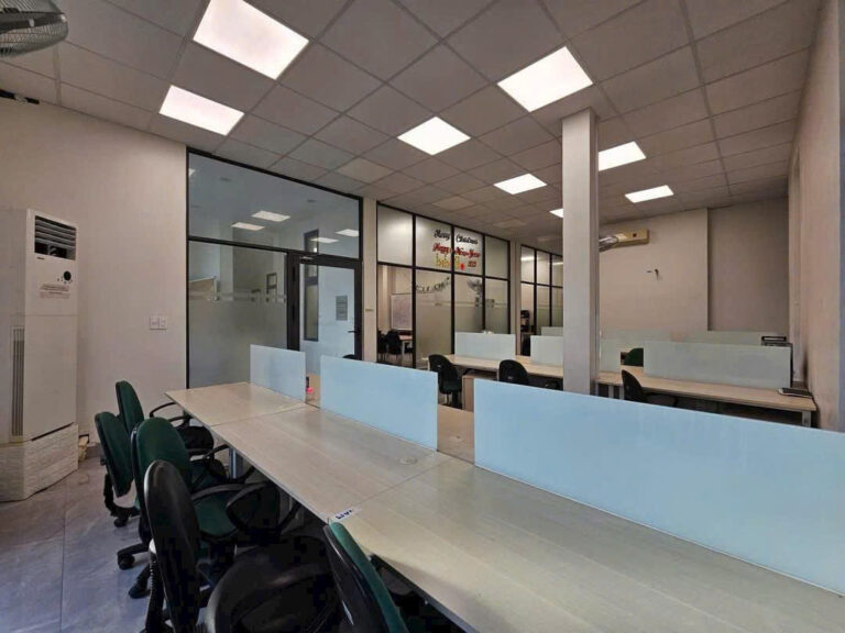 Cho thuê tòa nhà văn phòng Phú Tân Thủ Dầu Một – Góc 2 mặt tiền, full nội thất, giá 29tr/tháng