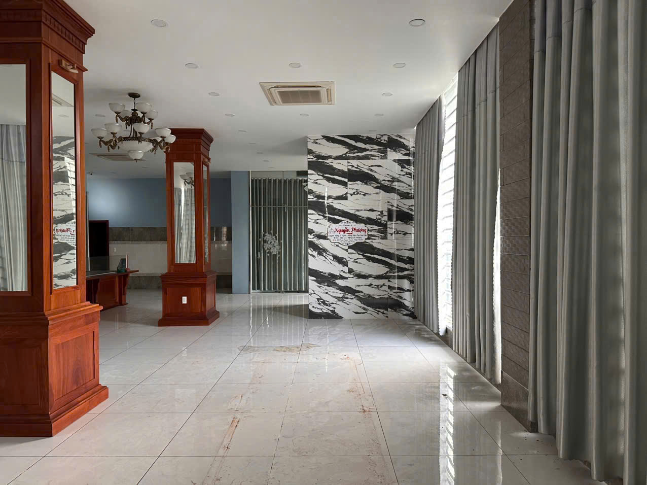 Cho thuê mặt bằng 1.000m² tại Phạm Ngọc Thạch, Hiệp Thành, Thủ Dầu Một. Nhà 1 trệt 3 lầu, 2 mặt tiền, có thang máy, phù hợp ngân hàng, văn phòng, trường học.
